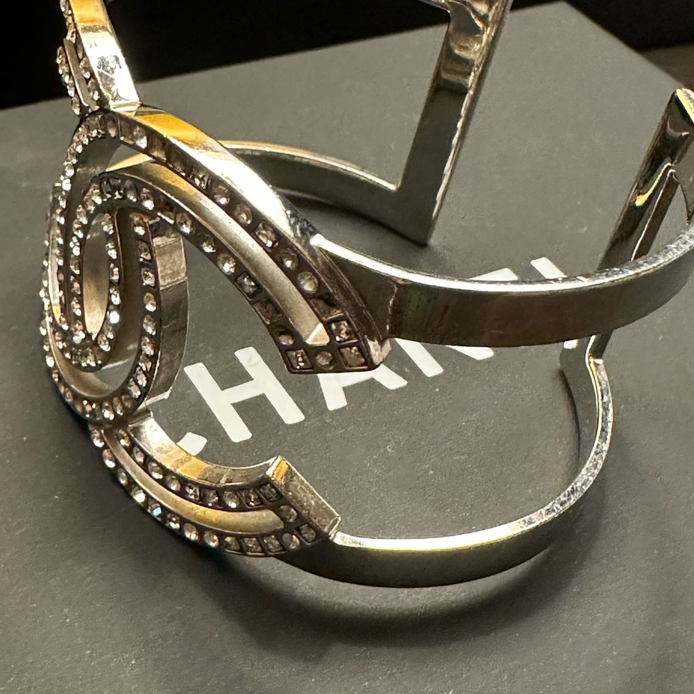 Chanel diamond cuff authentic - Picture 11 of 11